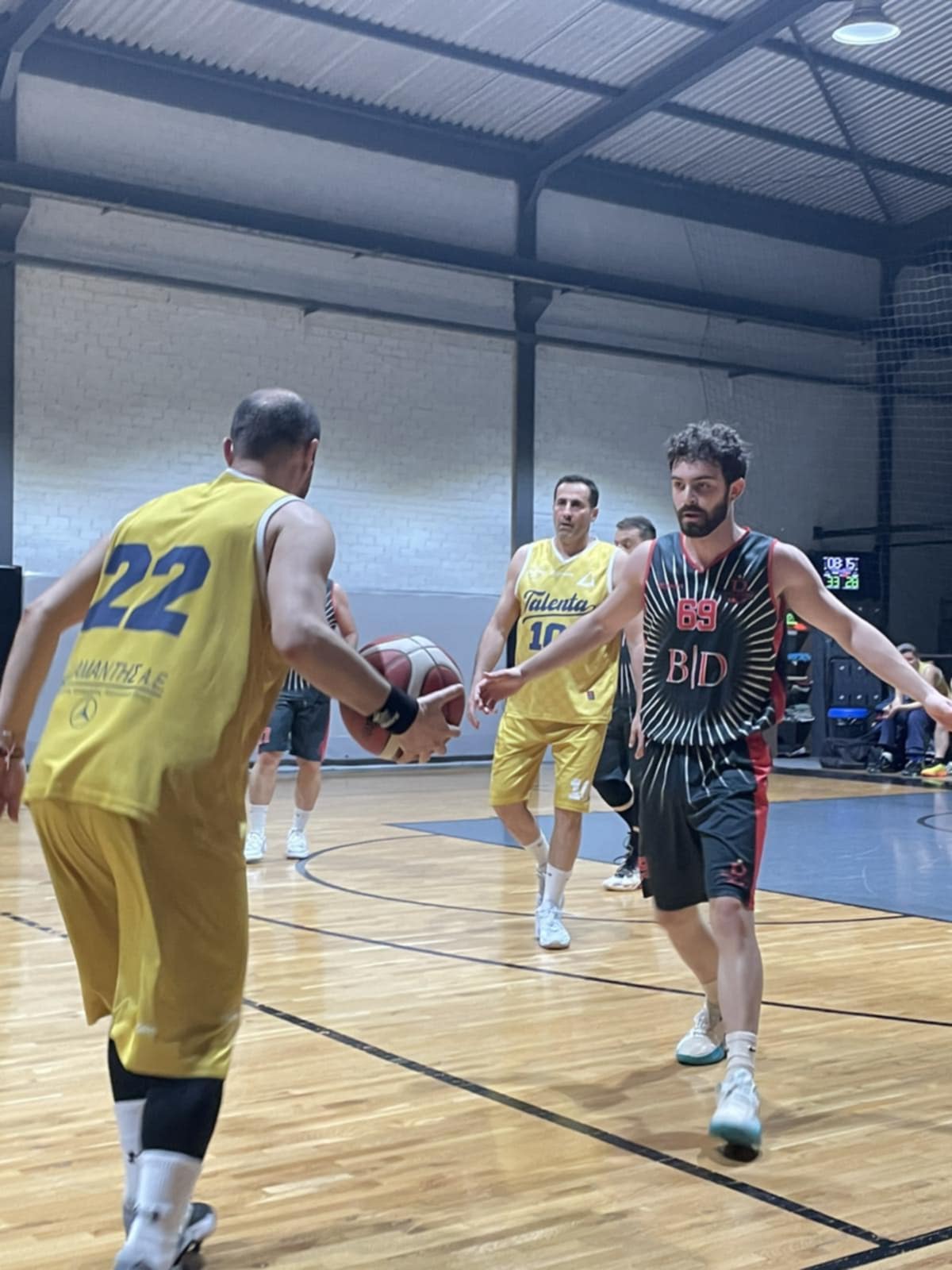 Bkly(des) vs Talenta 58 – 53
