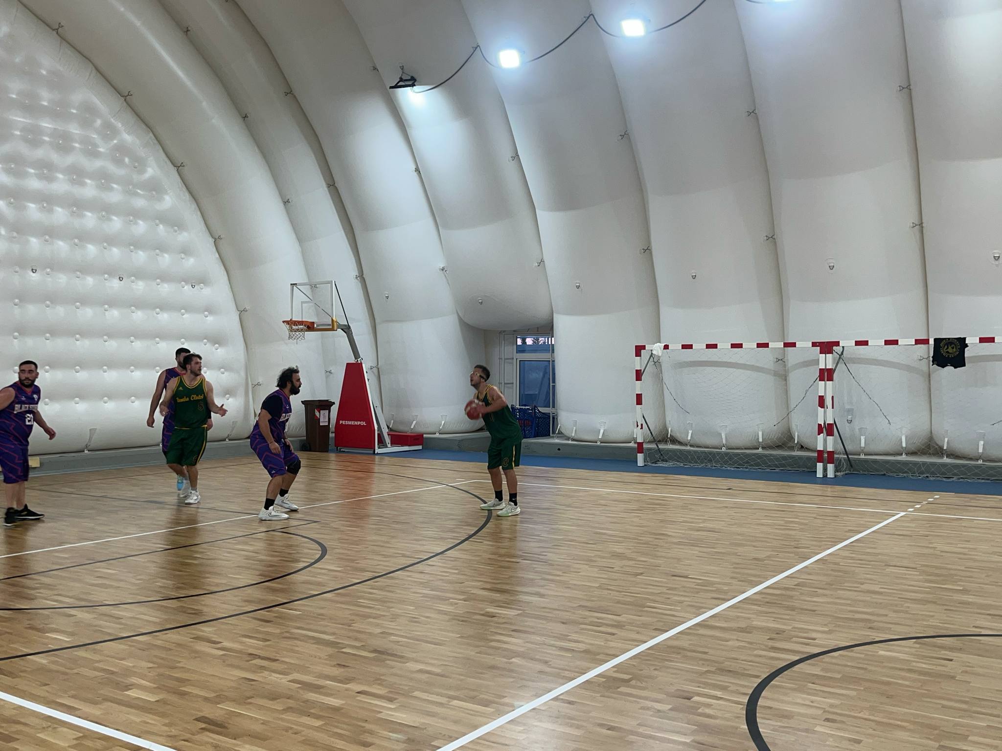 Bomba Clutch vs Black Storm 41 – 29