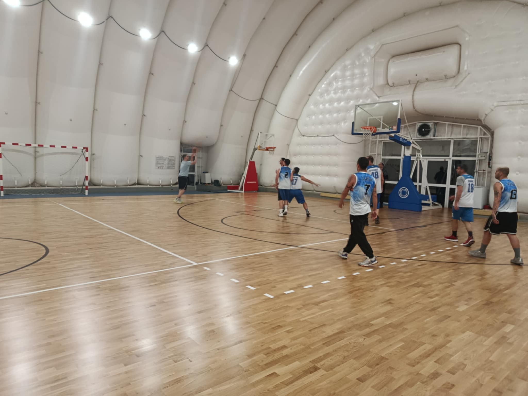 Oi axtenistoi vs 20euros 32 – 37