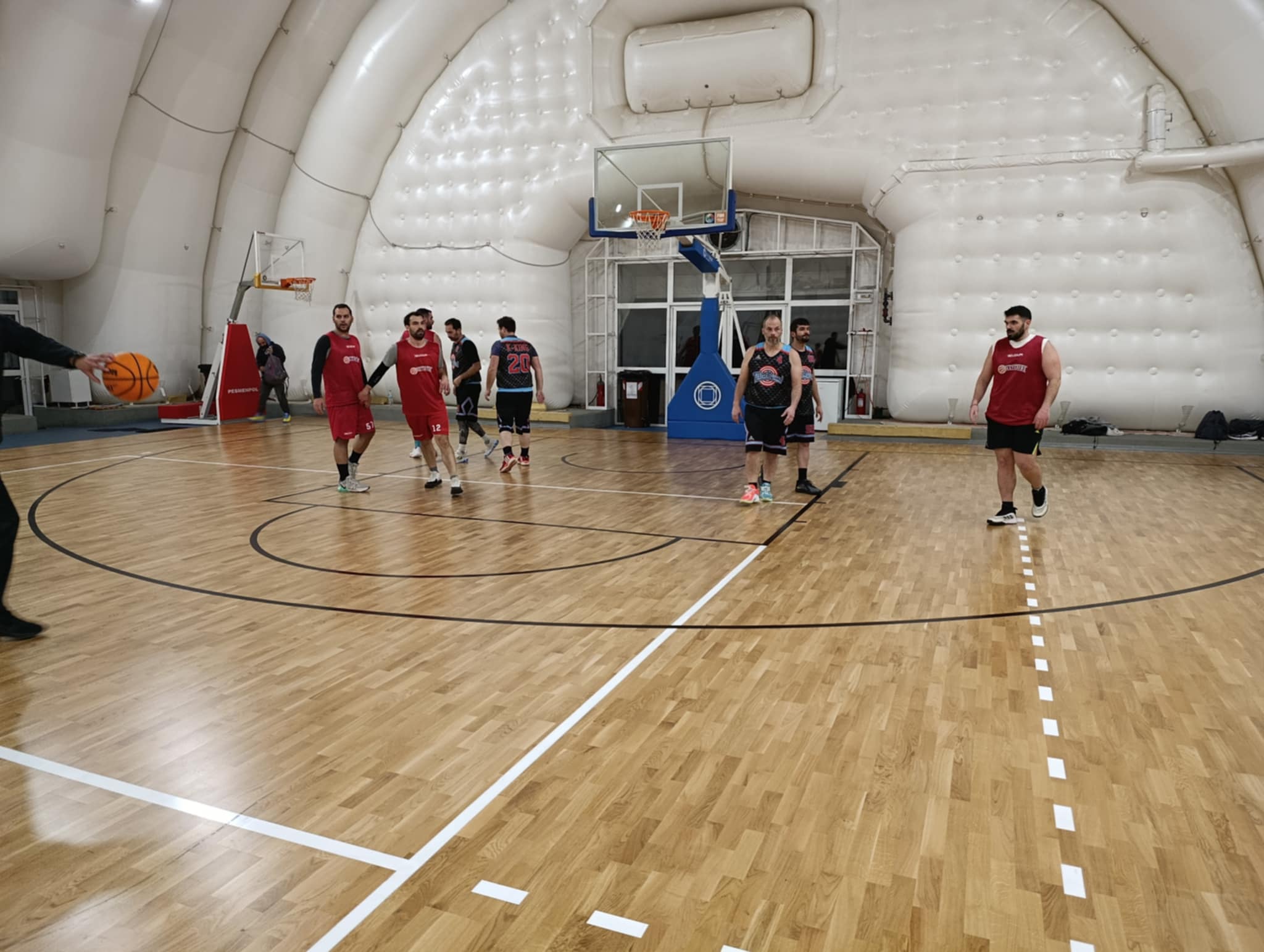 Tune Squad vs The Veteruns 54 – 44