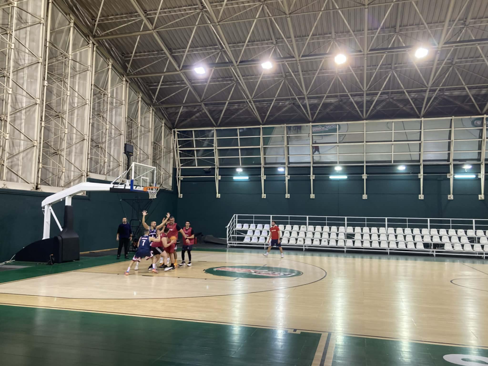 Coyotes vs The Veteruns 38 – 29