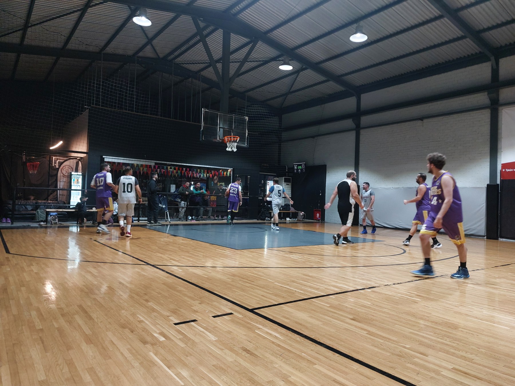 Buzzer Eaters vs Parisianoi 77 – 65